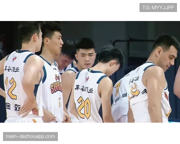 季后赛12强全部产生 前四名上海广厦深圳北京直通八强